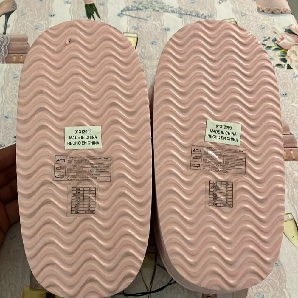 Hello Kitty Pink Fuzzy Slippers